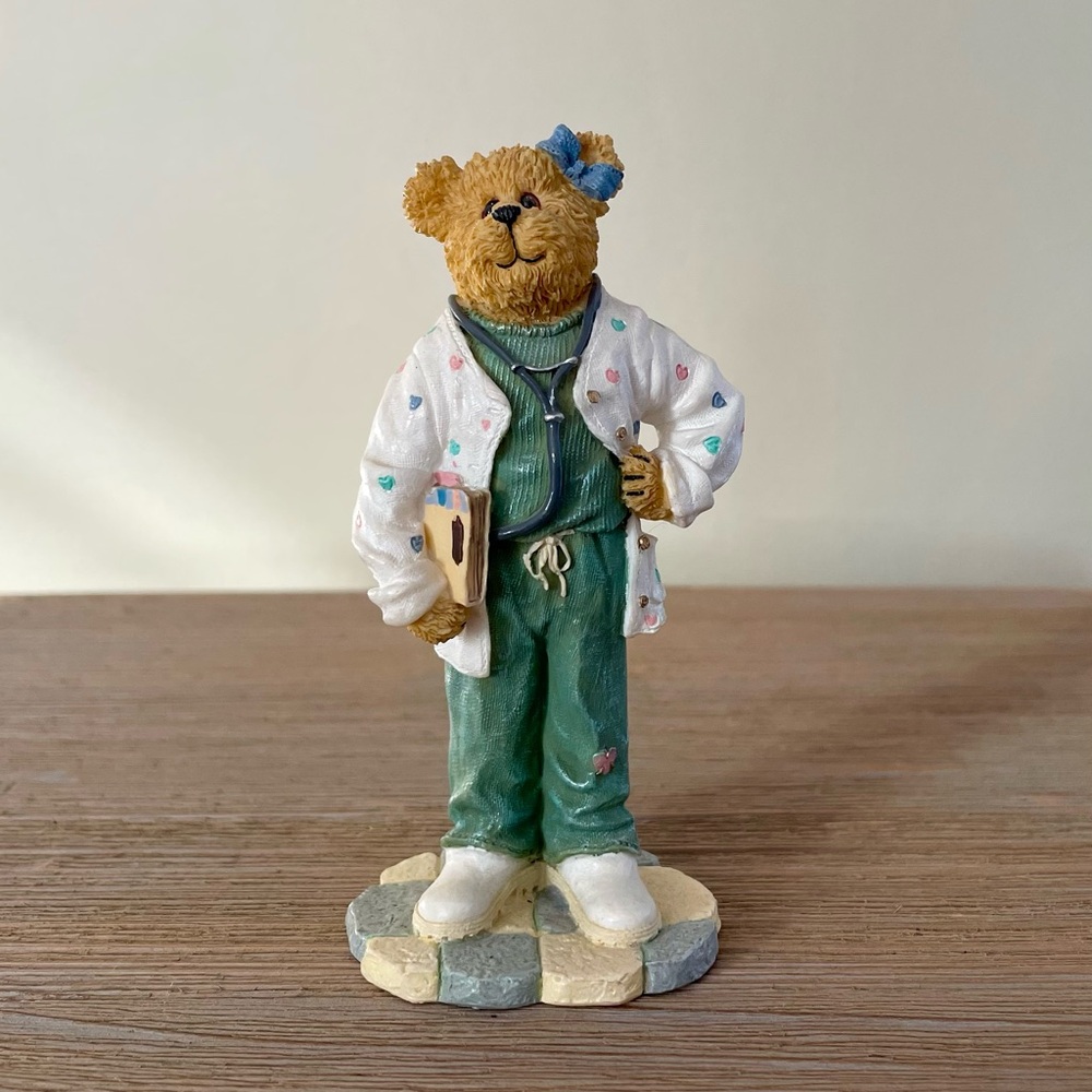 Boyds Bears & Friends Bearstone Collection “Nurse Doesitall”